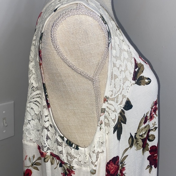 Ambiance Sleeveless Floral Blouse with Lace NWOT - Picture 4 of 8